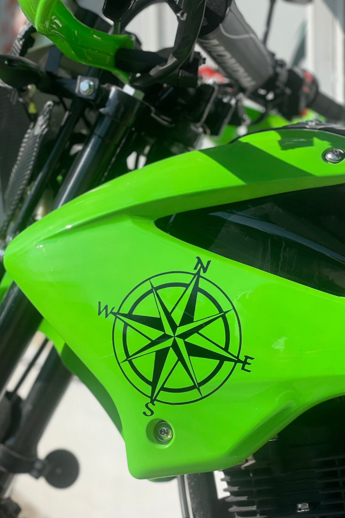 Araba-Motor-Pickup için Arazi Stili Siyah Pusula Sticker Offroad Sticker Etiket 15CMx15CM