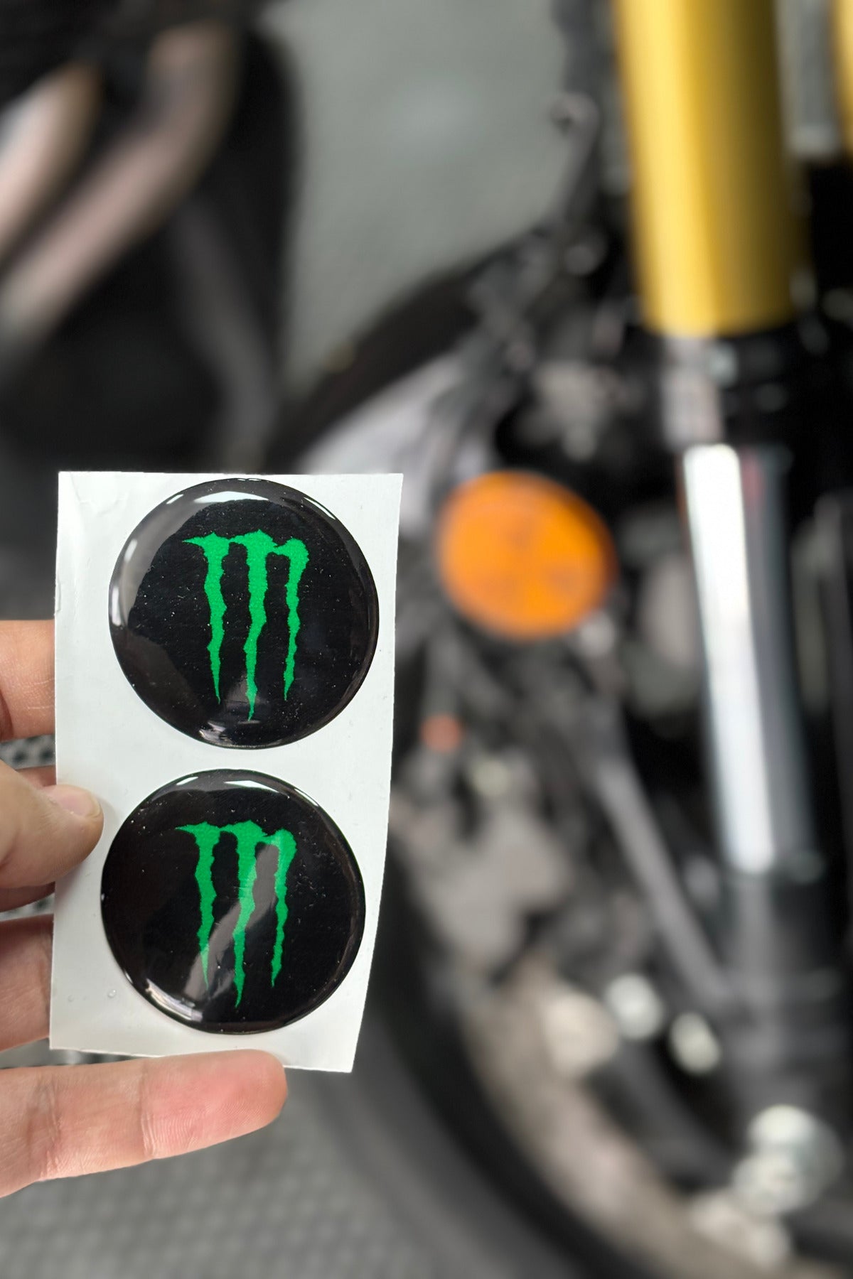 Motosiklet ve Kedigözü Reflektörü için Yeşil Mnster Sticker Etiket (2 Adet)