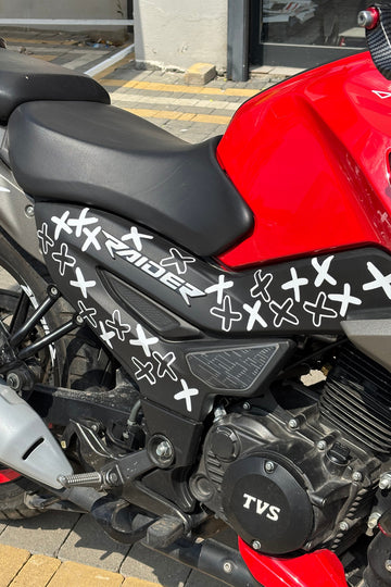 Motor ve Kask için Beyaz Renk XXX Sticker Seti (24 Adet)