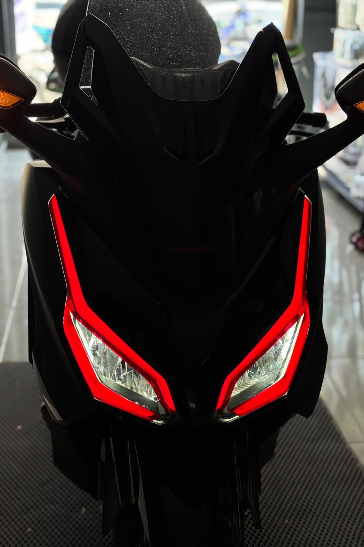 Honda Forza 2023-2024-2025 Yılları Uyumlu Kırmızı Far Filmi Far Tasarım Sticker