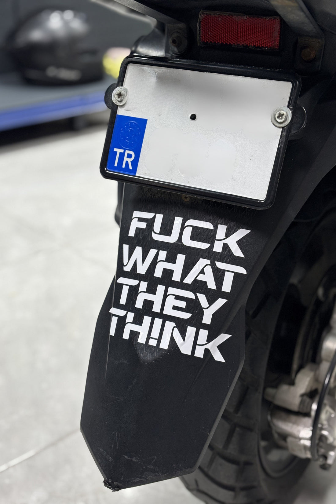 Motor ve Kask için Beyaz Renk FCK What They Think Sticker Etiket (1 Adet)(12CMx15CM)