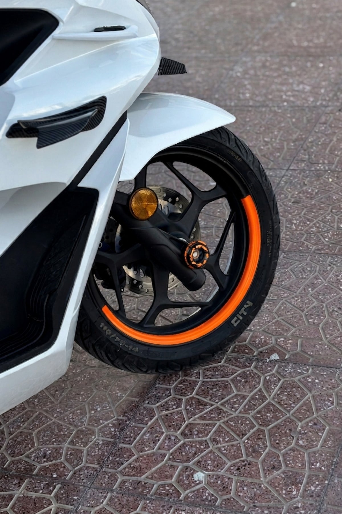 Honda PCX için Uyumlu Yarım Jant Şeridi Sticker Seti (4 Parça)