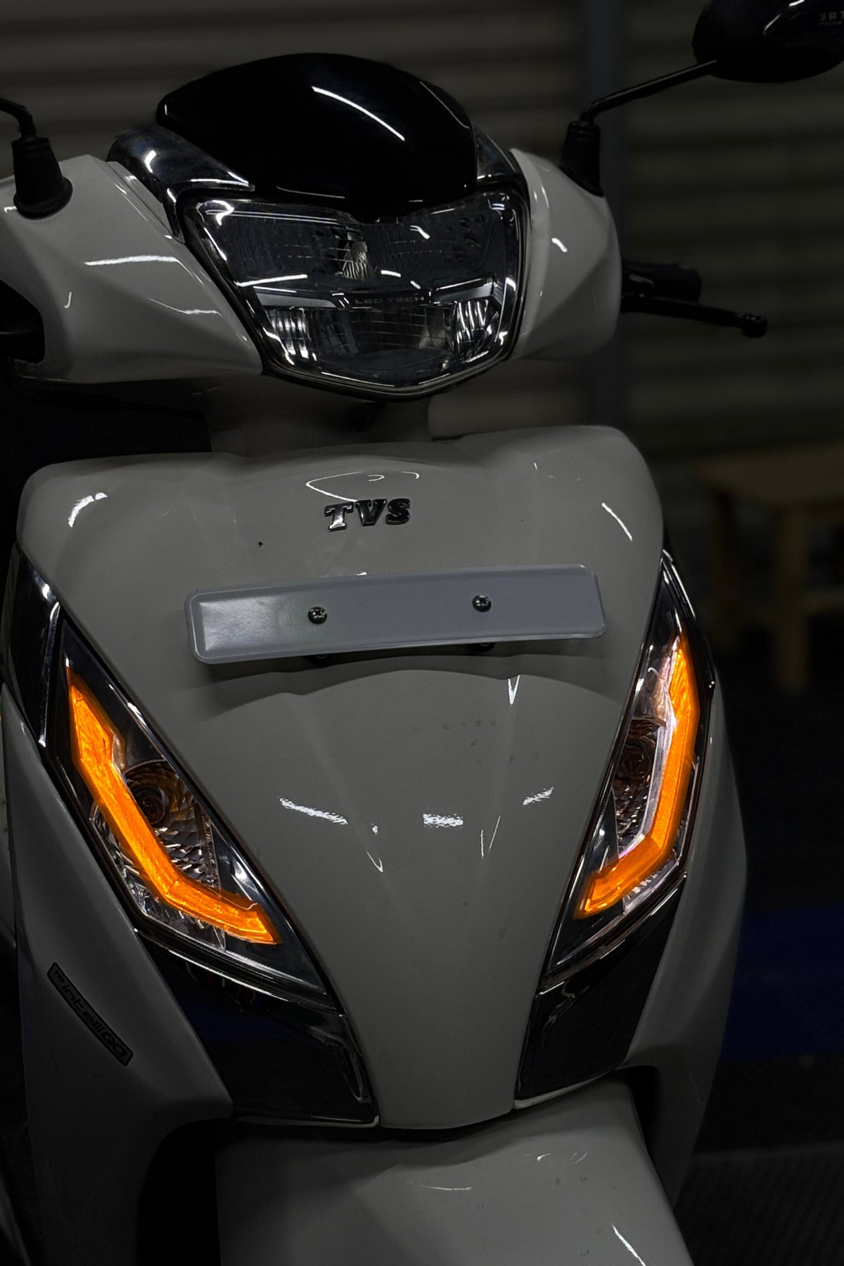TVS Jupiter 125 için Gündüz Ledlerine Uyumlu Far Tasarım Sticker Seti (Sağ ve Sol)