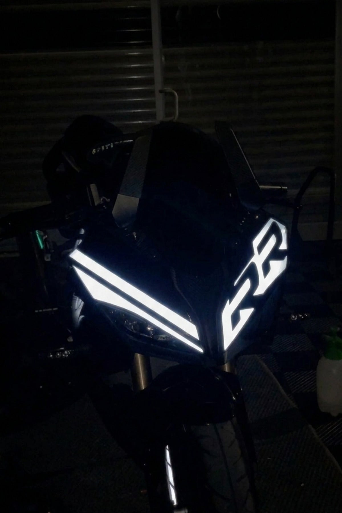 RKS SRK125R ve SRK 250R için Ultra Reflektörlü Kafa Detay Sticker (3 Parça)