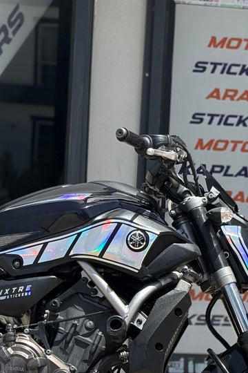 Yamaha MT-07 için Hologramlı Kenar Plastik Logolu Parça için Hologramlı Sticker Etiket (Sağ ve Sol)