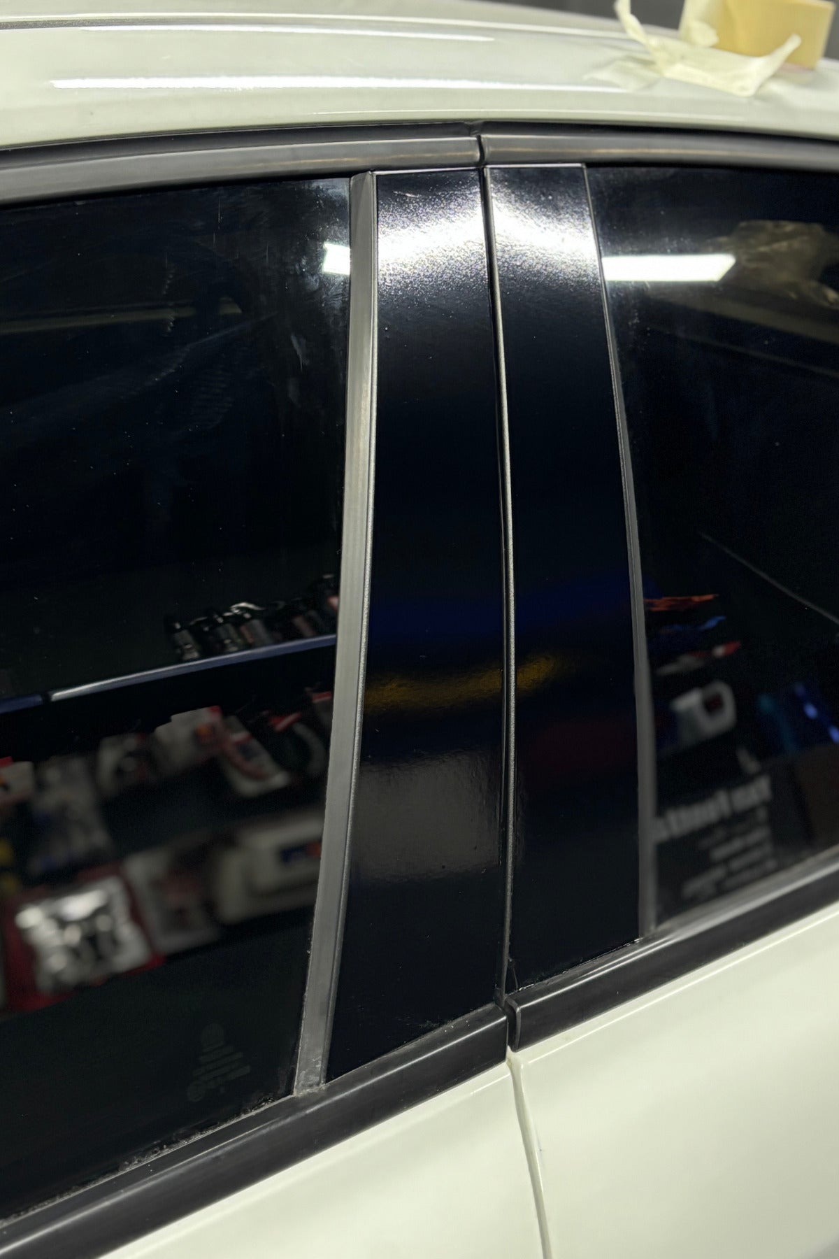 Fiat Egea için Birebir Oturan Kendinden Yapışanlı Kapı Direk Kaplama Sticker Seti (Piano Black)