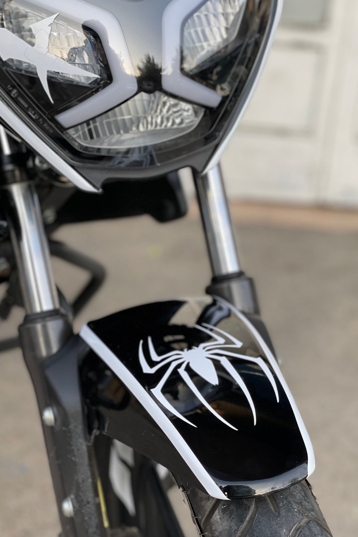Motor-Araba-Kask için Beyaz Örümcek Spider Sticker Etiket (1 Adet)