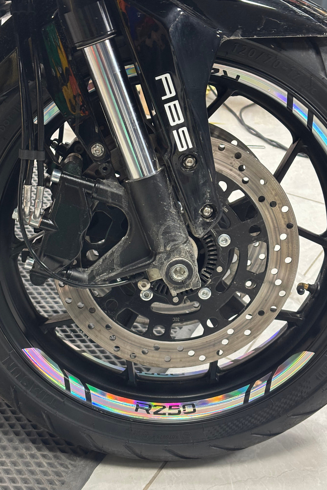 RKS R250 için Hologramlı Renk Değiştiren Jant Şeridi Sticker Etiket (8 Adet)