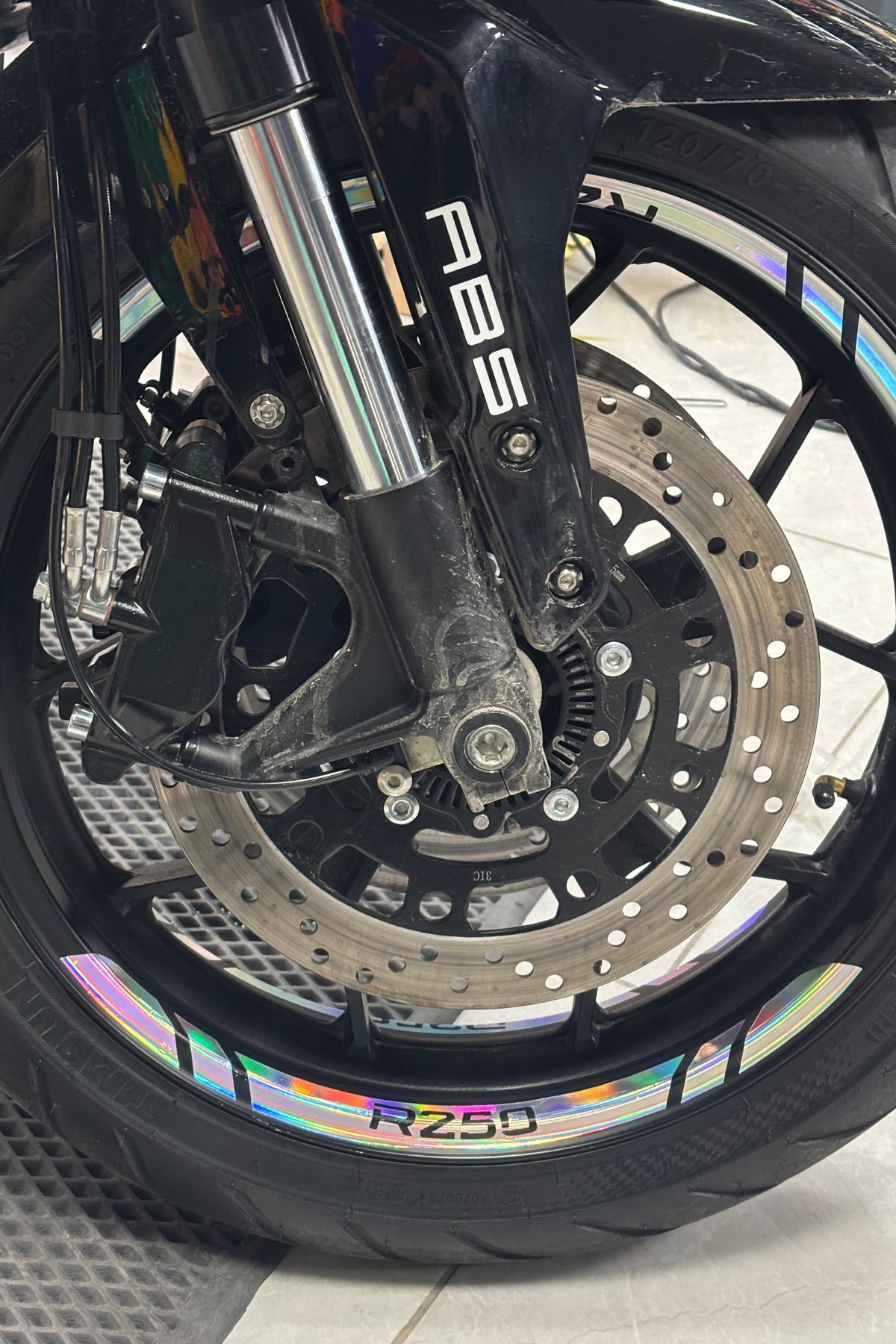RKS R250 için Hologramlı Renk Değiştiren Jant Şeridi Sticker Etiket (8 Adet)