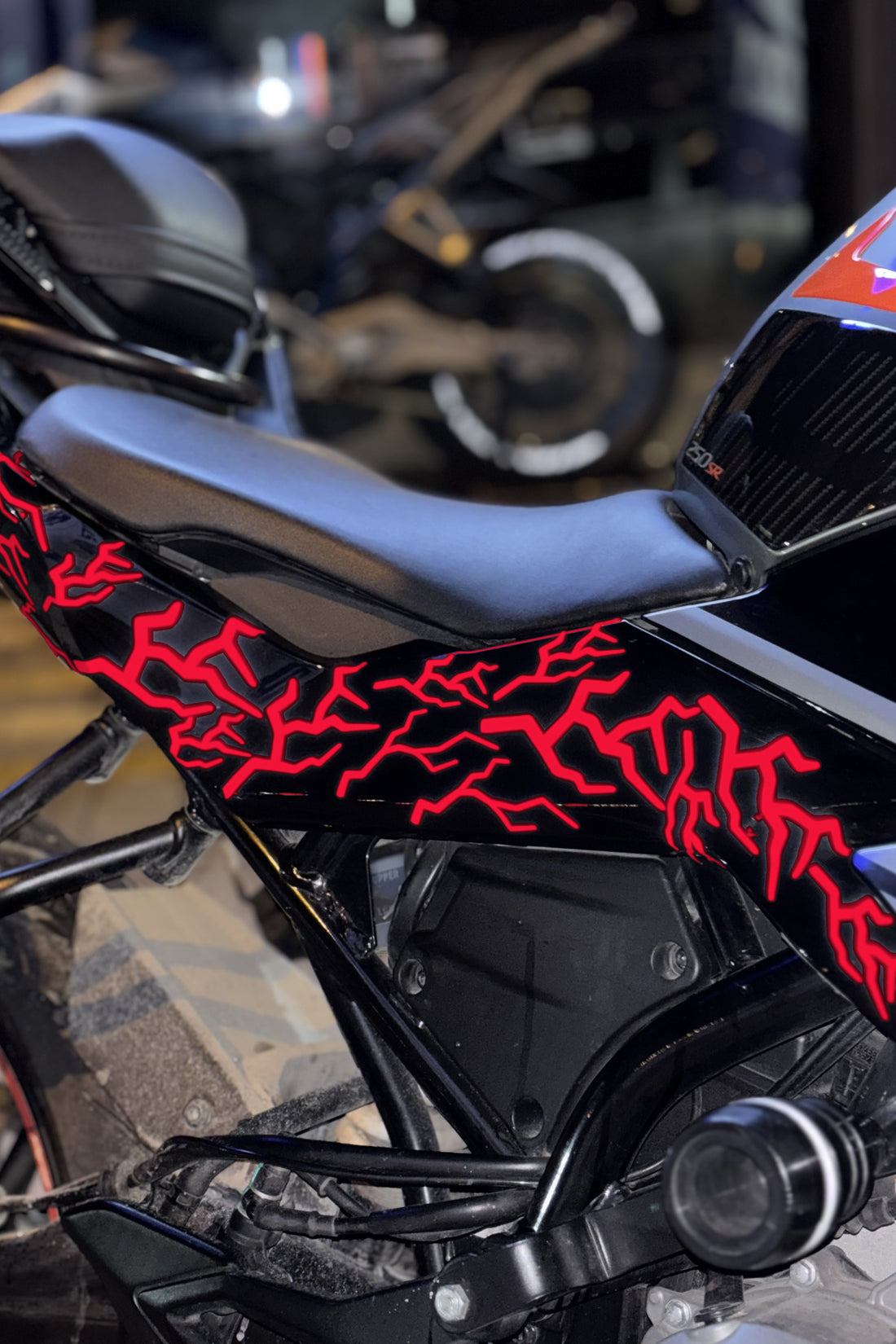 Motosiklet ve Kask için Reflektörlü Yıldırım Şimşek Seti 16'Lı