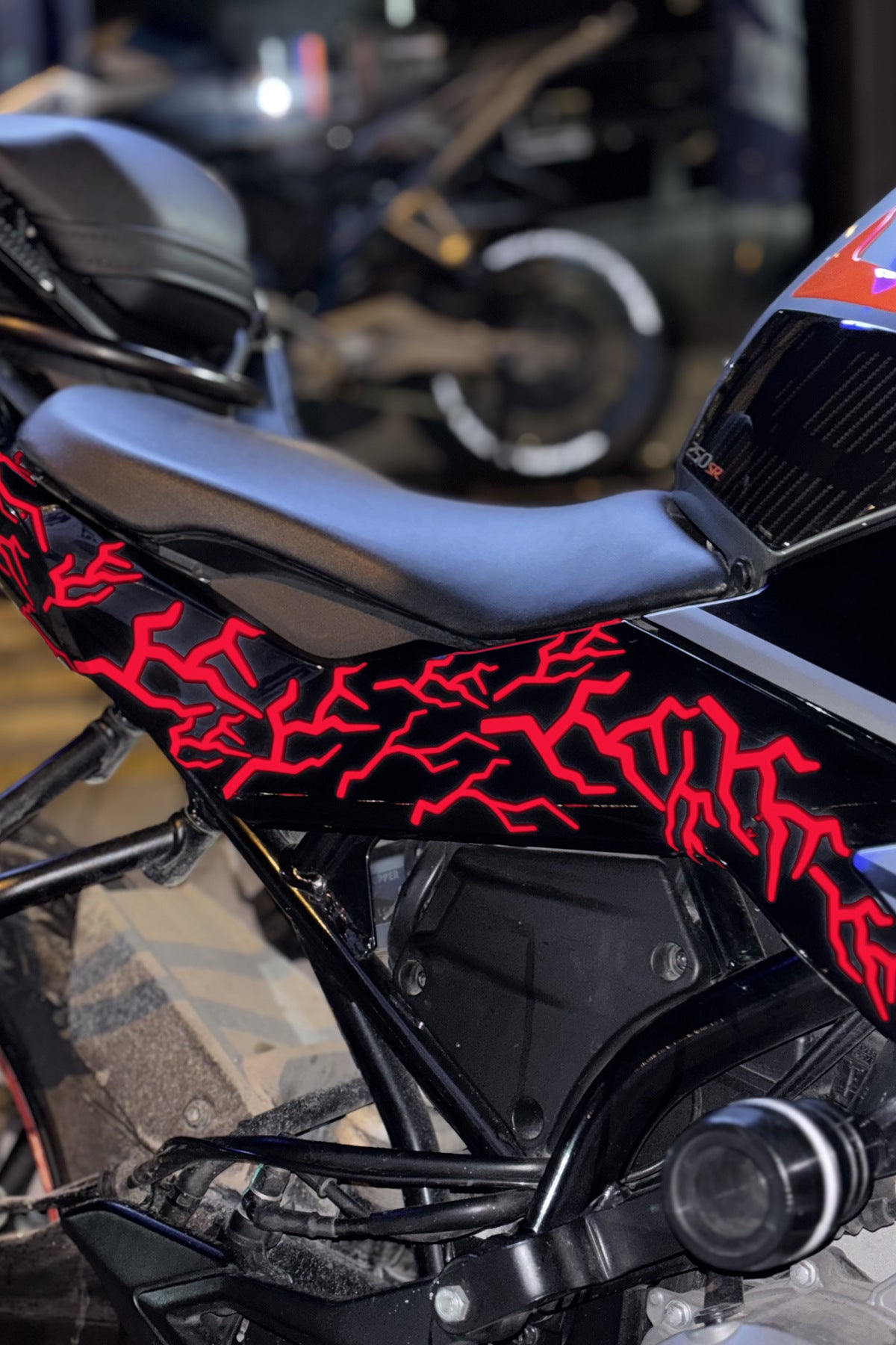 Motosiklet ve Kask için Reflektörlü Yıldırım Şimşek Seti 16'Lı