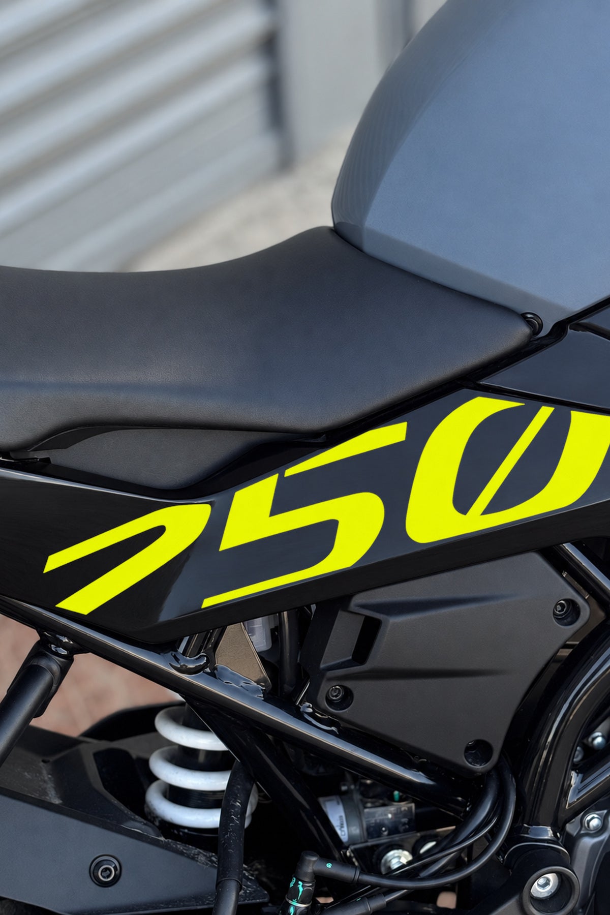 CFMOTO 250SR için Hazır Kalıp 250 Yazıları Sticker Etiket (Sağ ve Sol )