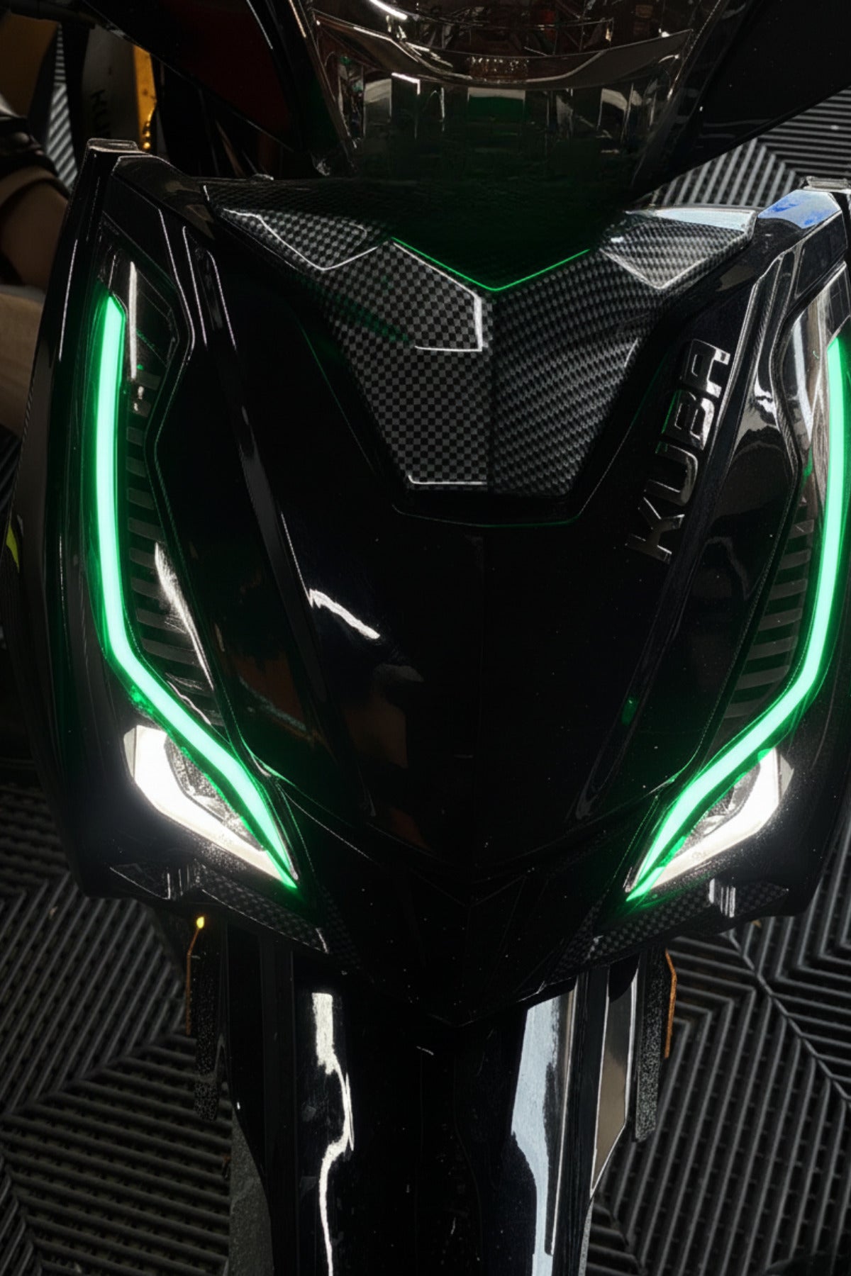 Kuba Crystal 50CC Motosiklet için Far Tasarım Gündüz Ledi için Far Sticker Etiket(Sağ ve Sol)