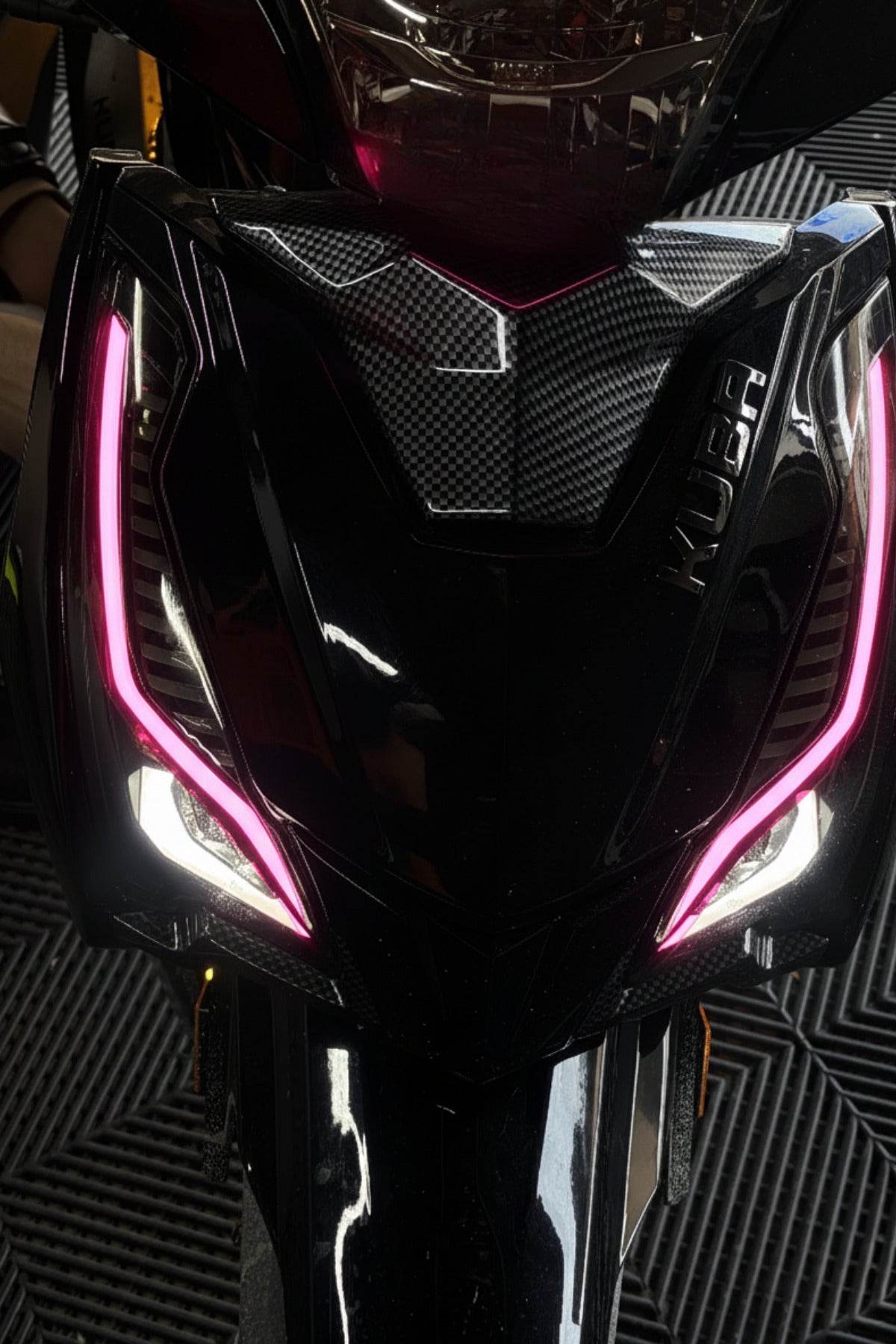 Kuba Crystal 50CC Motosiklet için Far Tasarım Gündüz Ledi için Far Sticker Etiket(Sağ ve Sol)