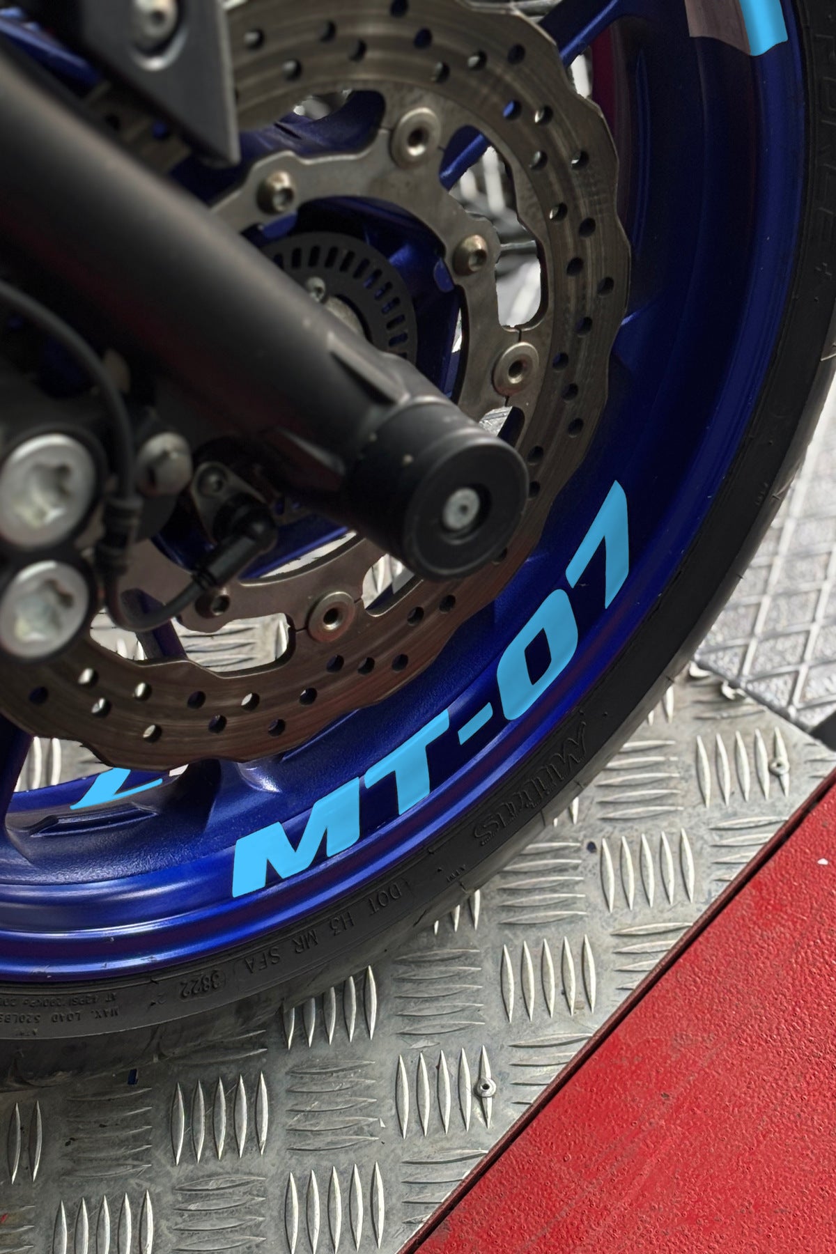 Yamaha MT-07 için Jant içi MT-07 Yazı Sticker Etiket ( 4 Adet) (Tüm Yıllara Uyumlu)