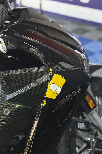 Motosiklet-Scooter ve Cup Motorlar için Kenardan Bakan Simpson Sticker (Sağ Taraf)(13cm)