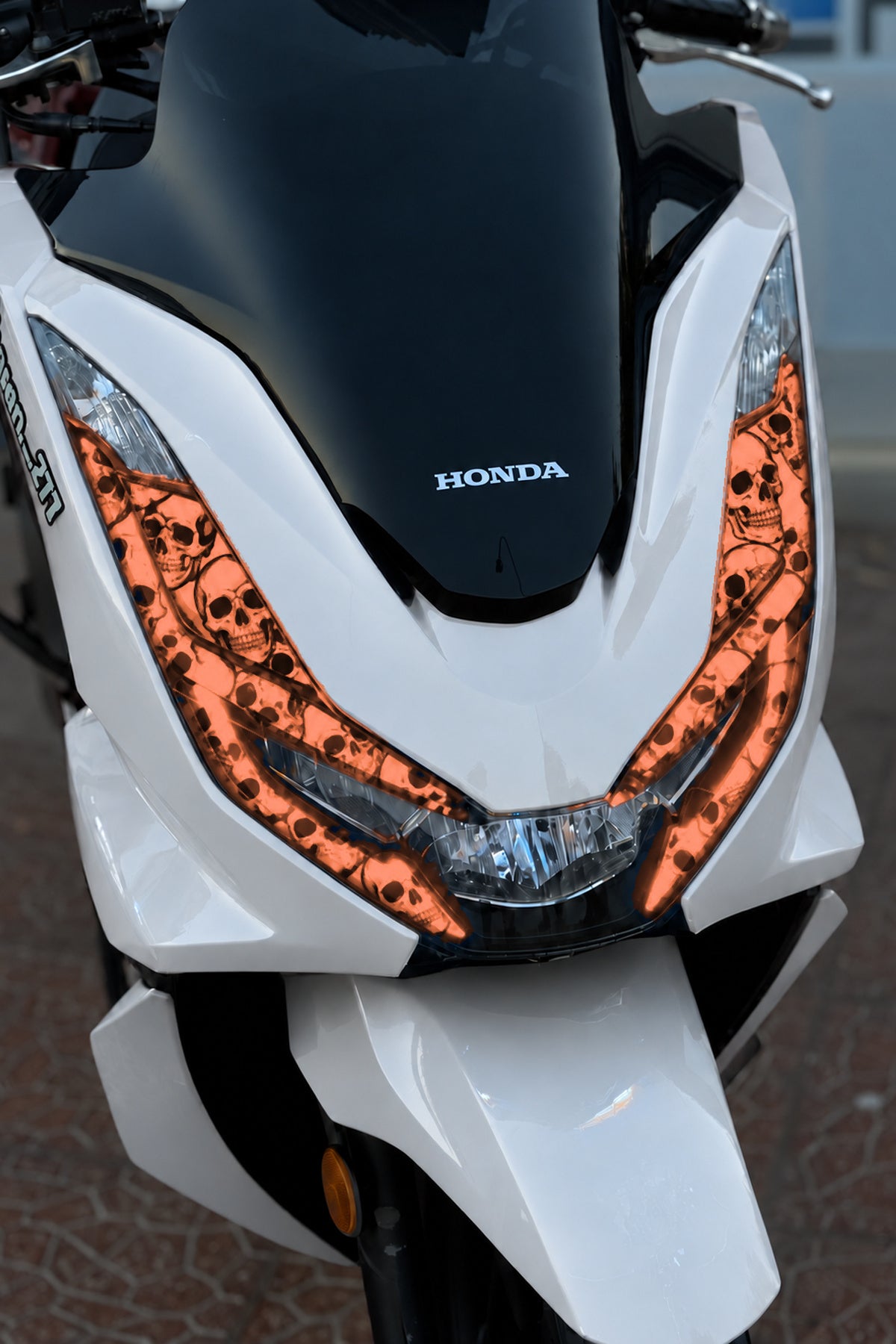 Honda PCX için Geniş Kalıp Kurukafa Desenli Far Filmi Far Tasarım Sticker