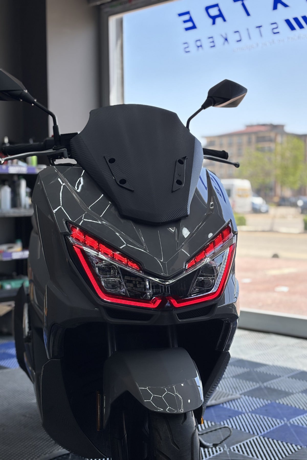 Mondial Strada Scooter için Renkli Far Filmi Sticker Far Tasarım Filmi (4 Parça)