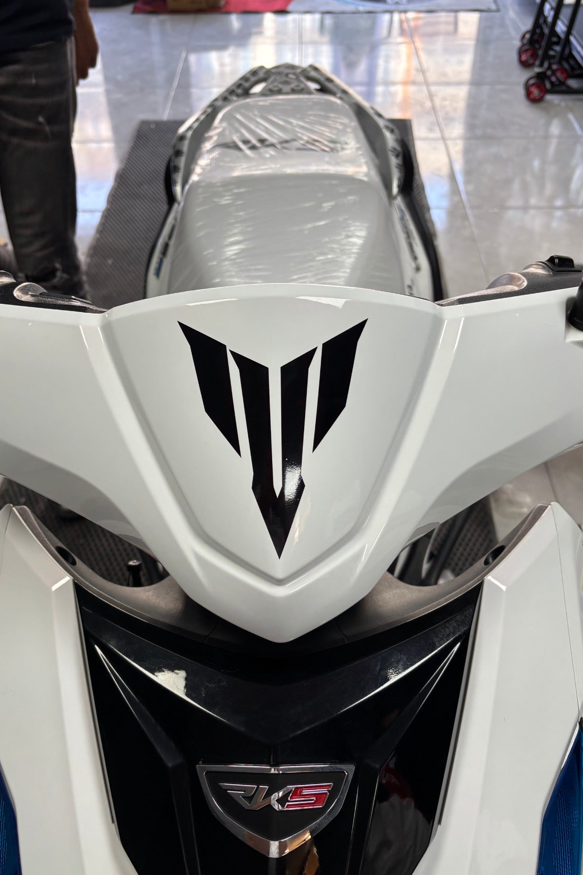 Motor ve Kask için Siyah Renk MT Logo Sticker Etiket (12CMx8CM)