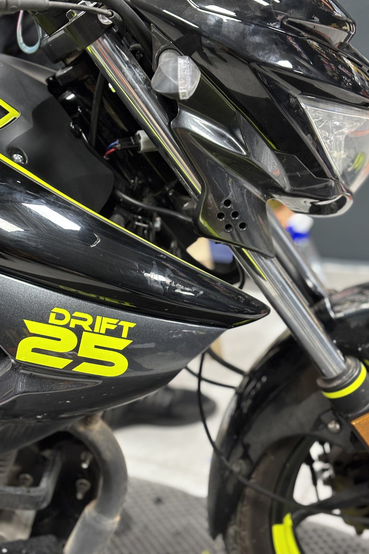 Mondial Drift-L için Neon Sarı Drift 25 Sticker Etiket (1 Adet)