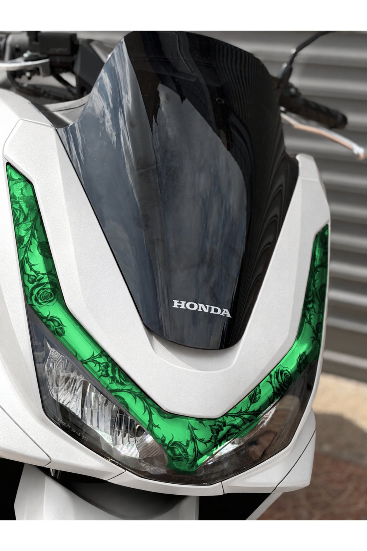 Honda PCX Deluxe Sarmaşık Gül Desenli Far Filmi Far Tasarım Sticker (2025-2026 Yılları Uyumlu)