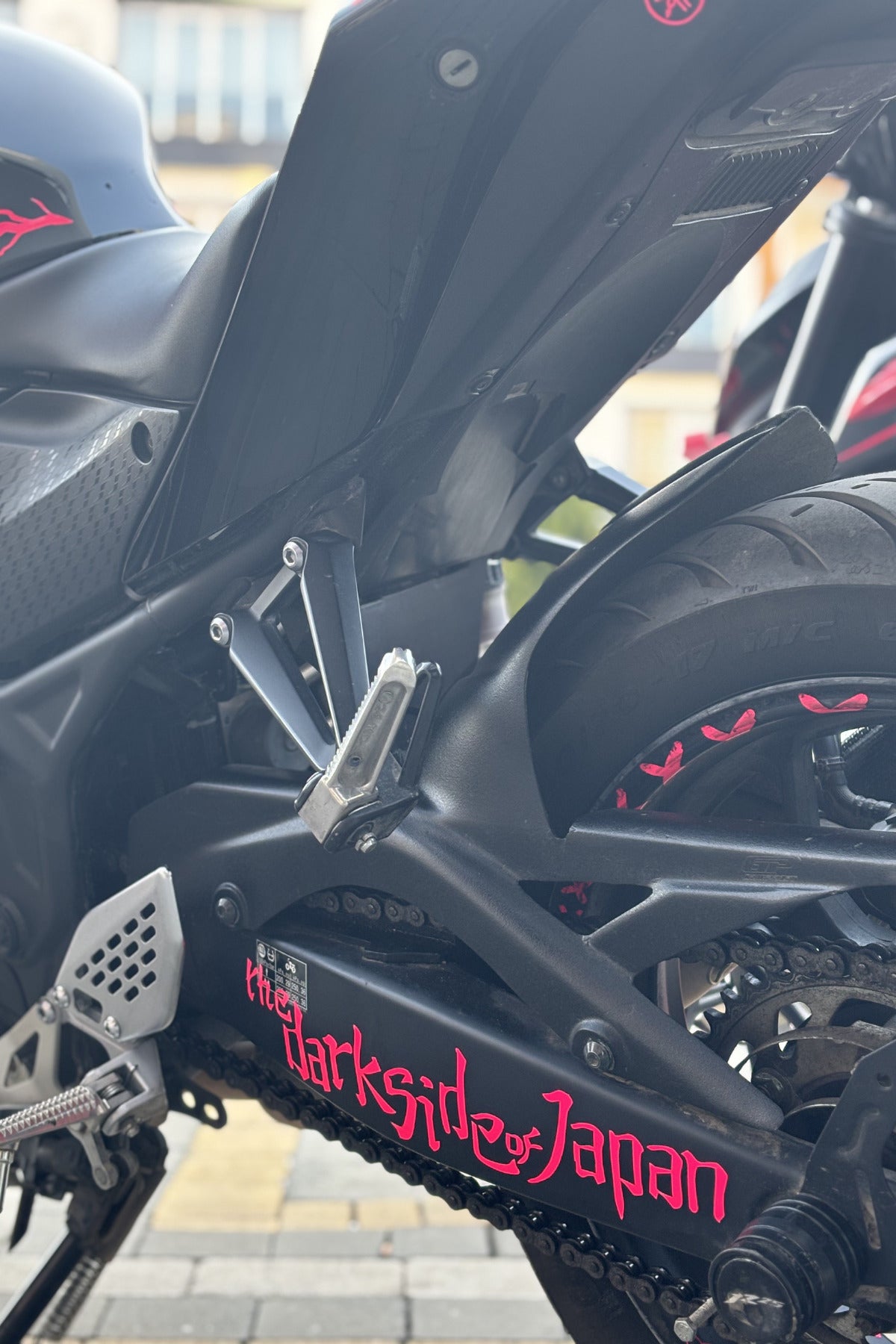 Motorsiklet için Neon Pembe Dark Side of Japan Sticker Etiket (30CM)