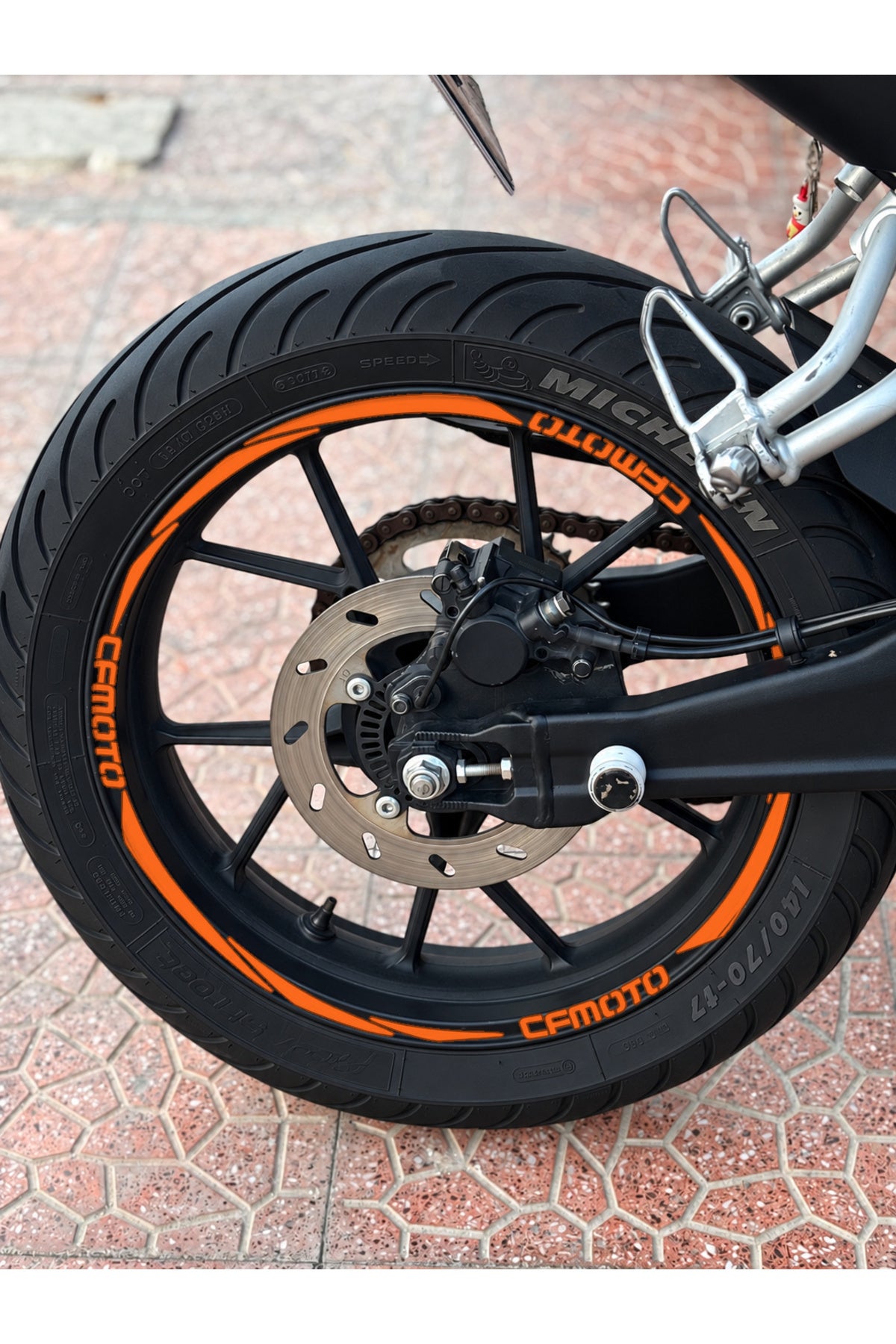 CFMOTO Motosikletler için 17 Inch Tüm Jantlara Uyumlu Universal Jant Şeridi+CFMOTO Yazıları (Ön ve Arka Janta Yeterli)