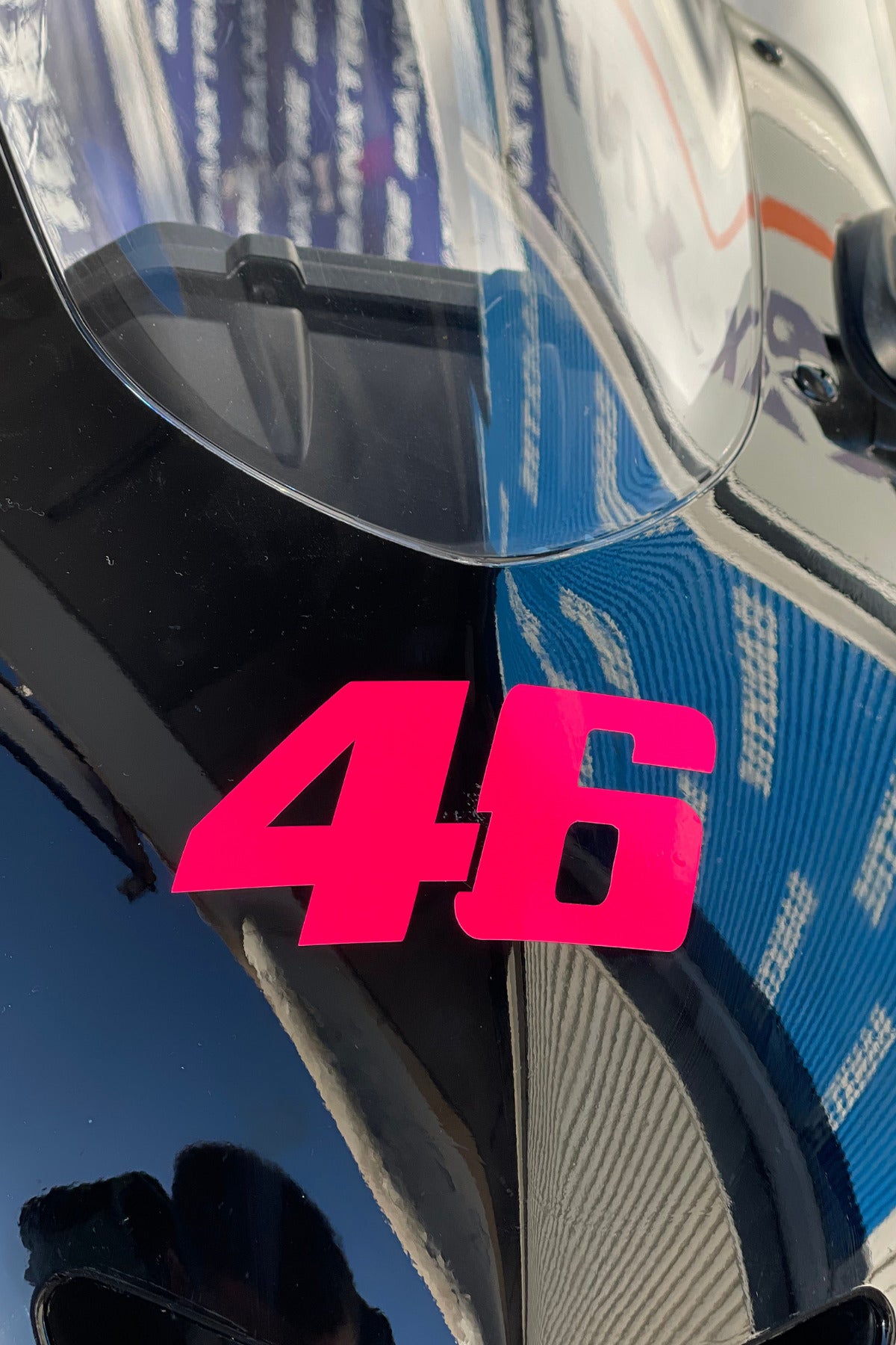 Motor-Kask için Neon Pembe 46 Yarış Stili Sticker Etiket  (1 Adet)