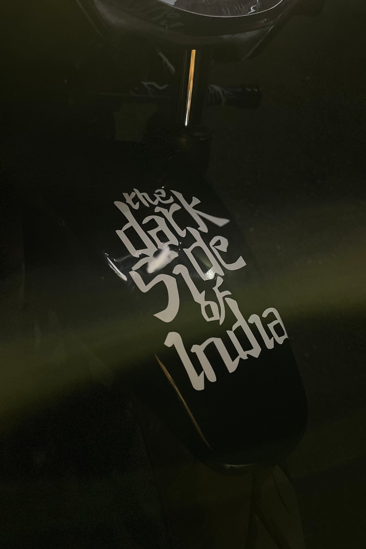 TVS-Bajaj Motor Grubu için Beyaz Renk Dark Side Of Indıa Sticker Etiket 14CM (1 Adet)