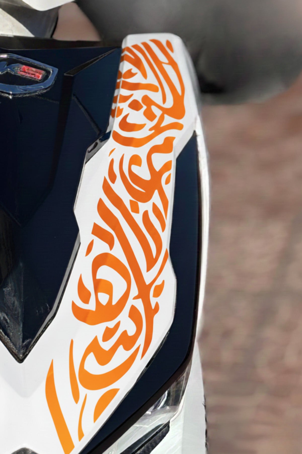 RKS VRS125 Uyumlu Far Üstü Tribal Kaligraf Sticker Etiket (Kesme Biçmesiz Tam Uyumlu)