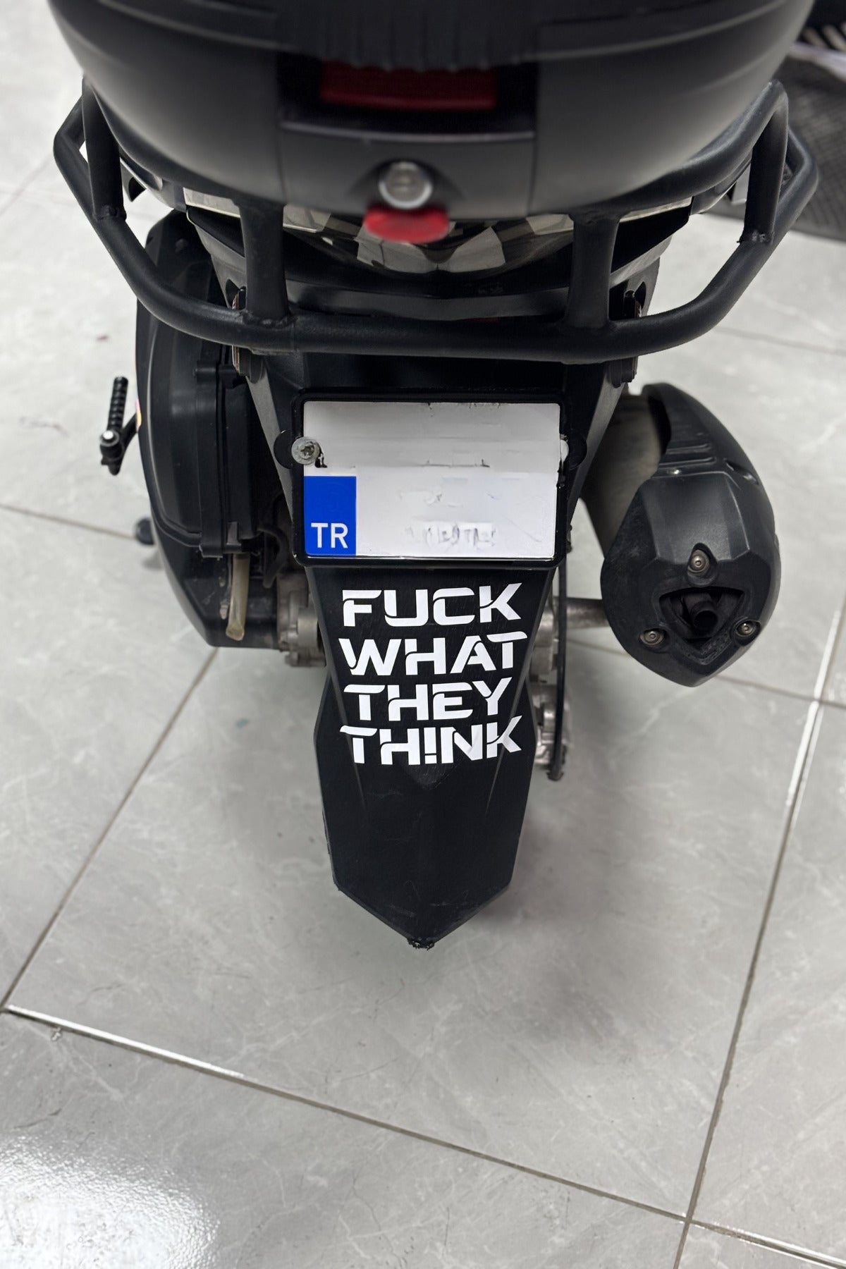 Motor ve Kask için Beyaz Renk FCK What They Think Sticker Etiket (1 Adet)(12CMx15CM)