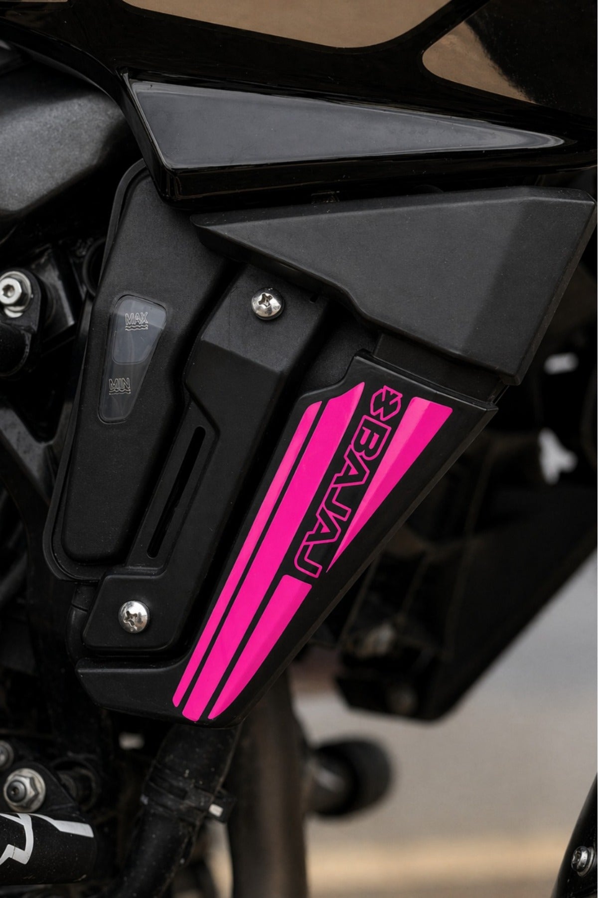 Bajaj Pulsar NS200 için Yan Radyatör Kapakları için Bajaj Yazılı Sticker (Sağ ve Sol)