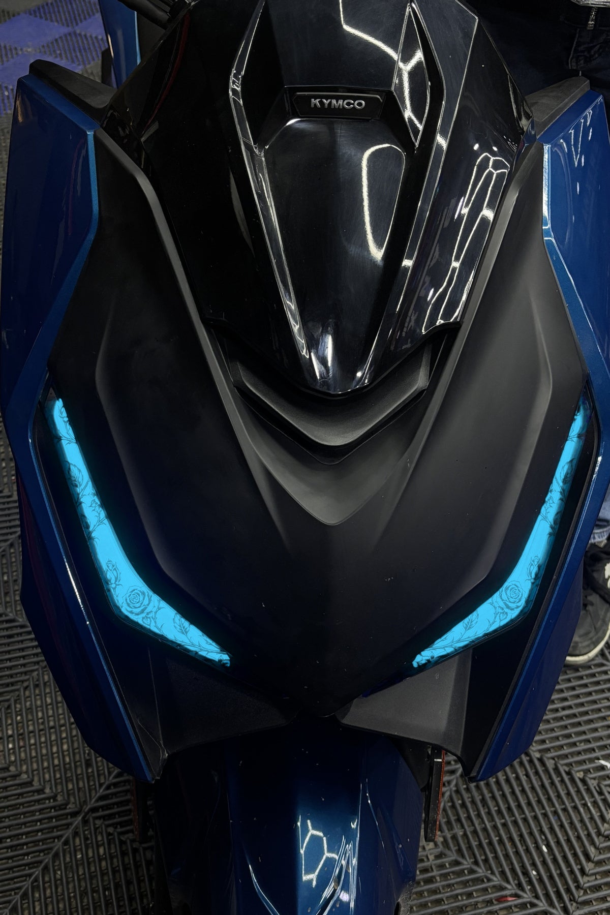 Kymco KRV200 için Sarmaşık Desenli Far Filmi