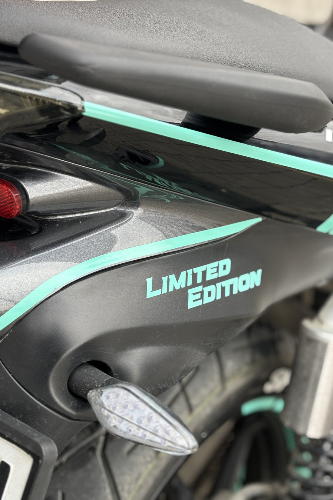 Motor-Araba-Kask için Nane Yeşili Limited Edition Sticker Etiket (12CM)(1 Adet)