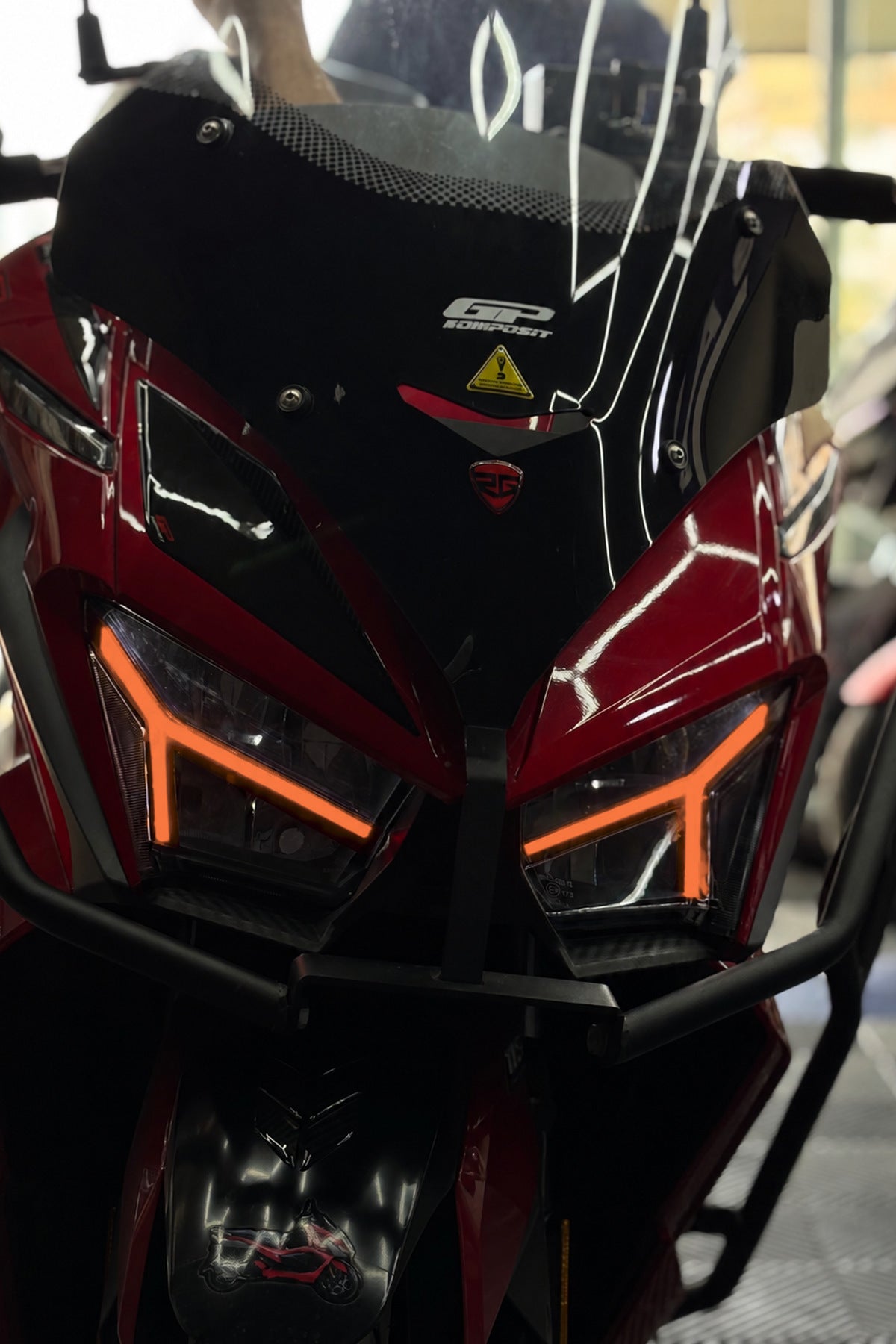 SYM JETX Scooter için Gündüz Ledi için Hazır Kesim Far tasarım Far Renklendirme Sticker (Sağ ve Sol)