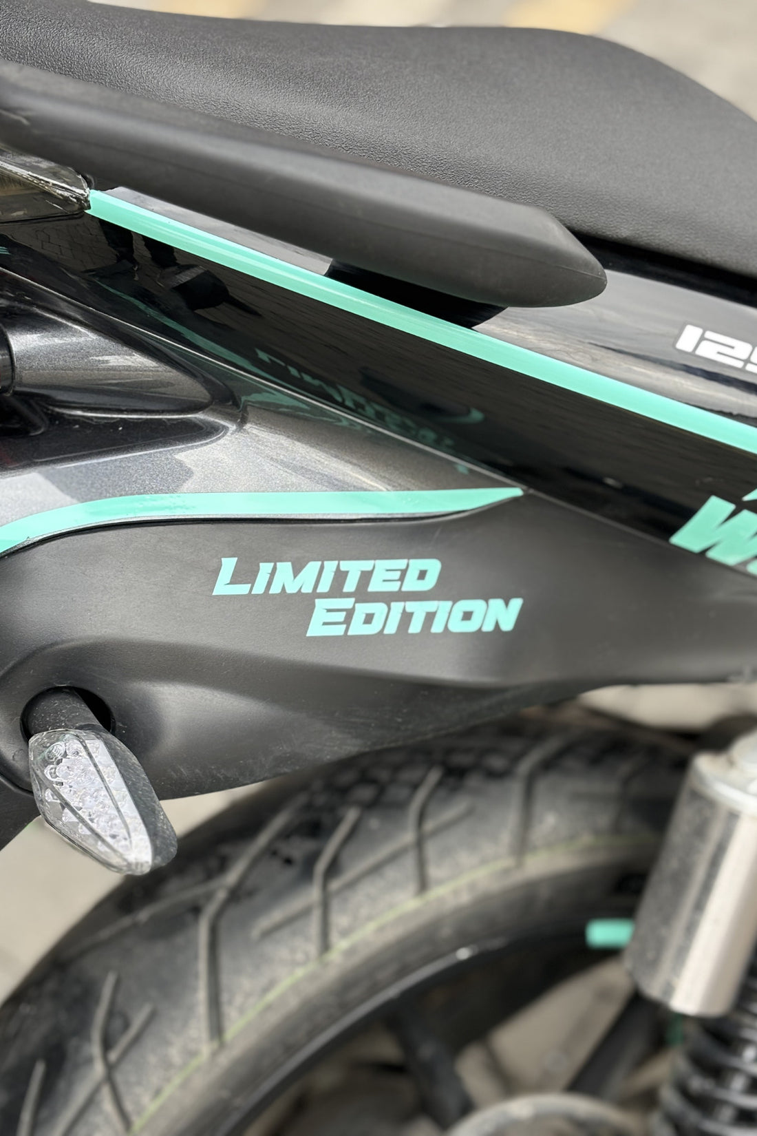 Motor-Araba-Kask için Nane Yeşili Limited Edition Sticker Etiket (12CM)(1 Adet)