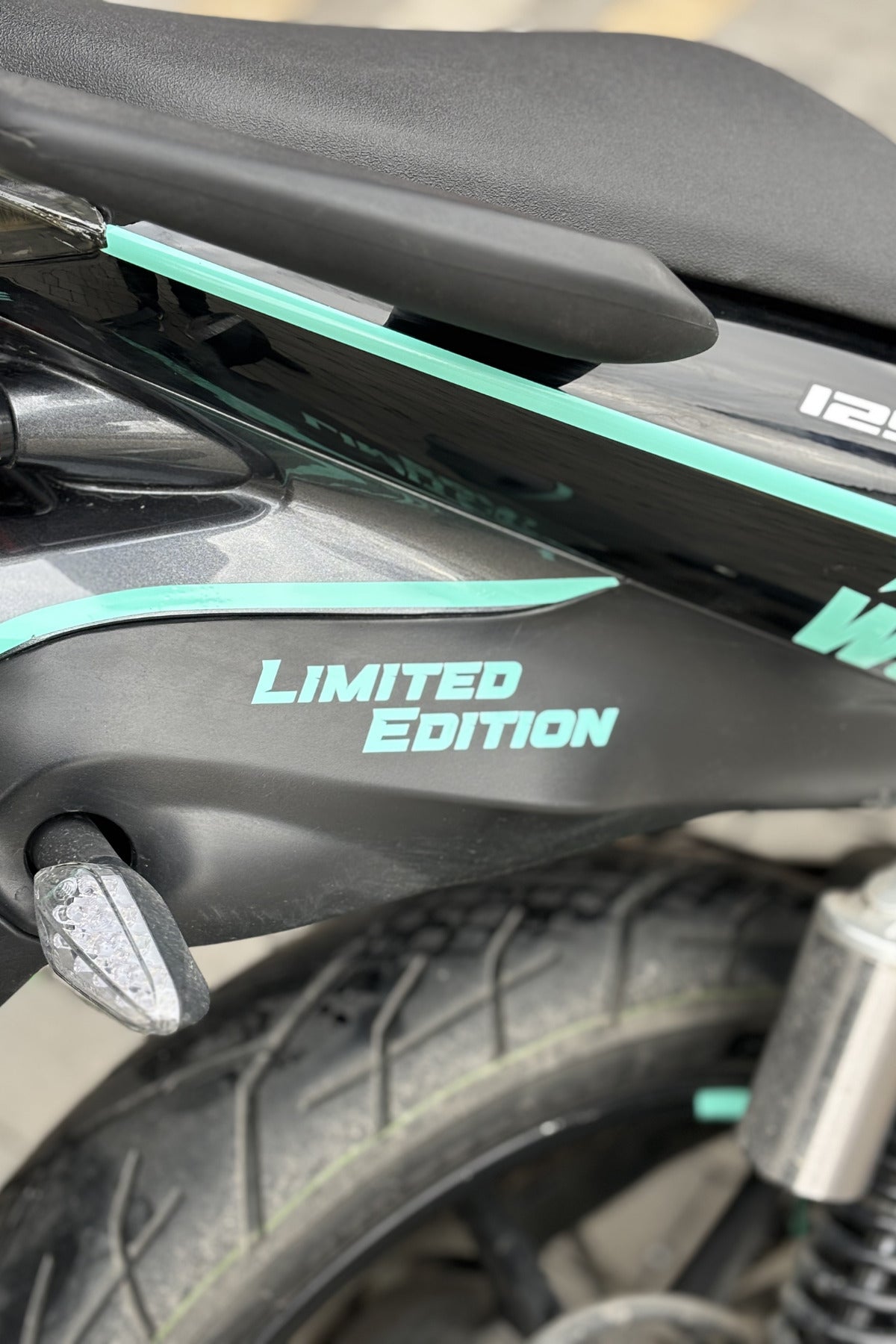 Motor-Araba-Kask için Nane Yeşili Limited Edition Sticker Etiket (12CM)(1 Adet)