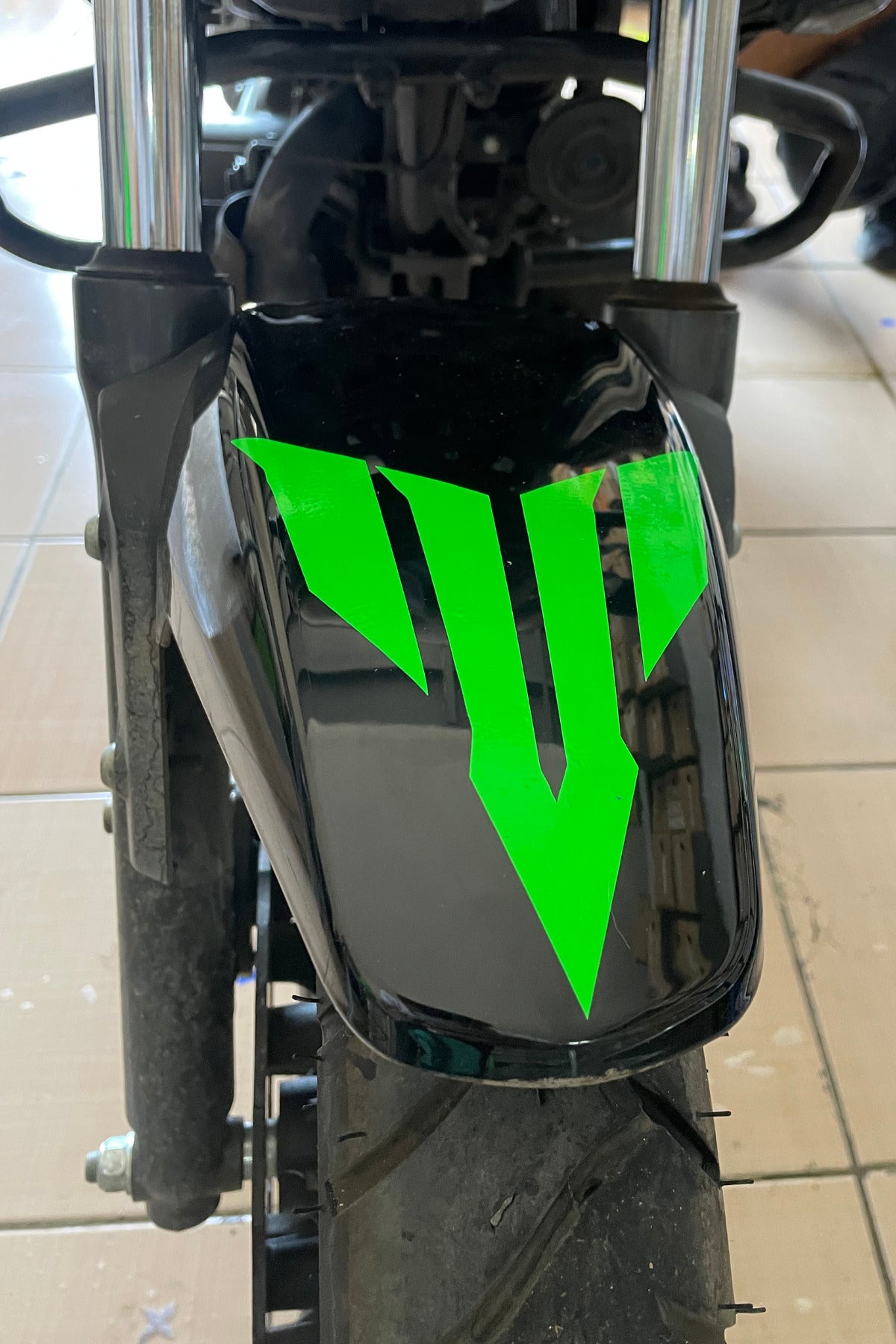 Motor için Neon Yeşil MT Logosu Sticker Etiket 12CMx15CM (1 Adet)