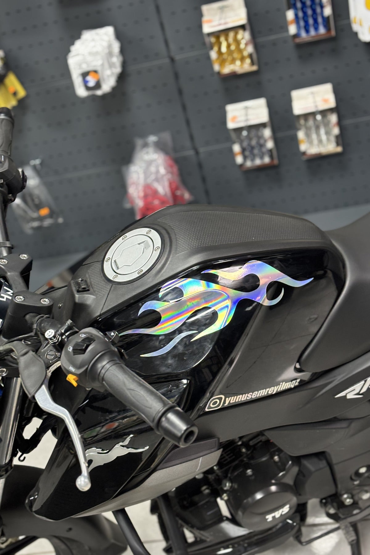 Motor için Hologramlı Renk Değiştiren 2'li Alev Ateş Sticker Etiket Seti (30CMx10CM)