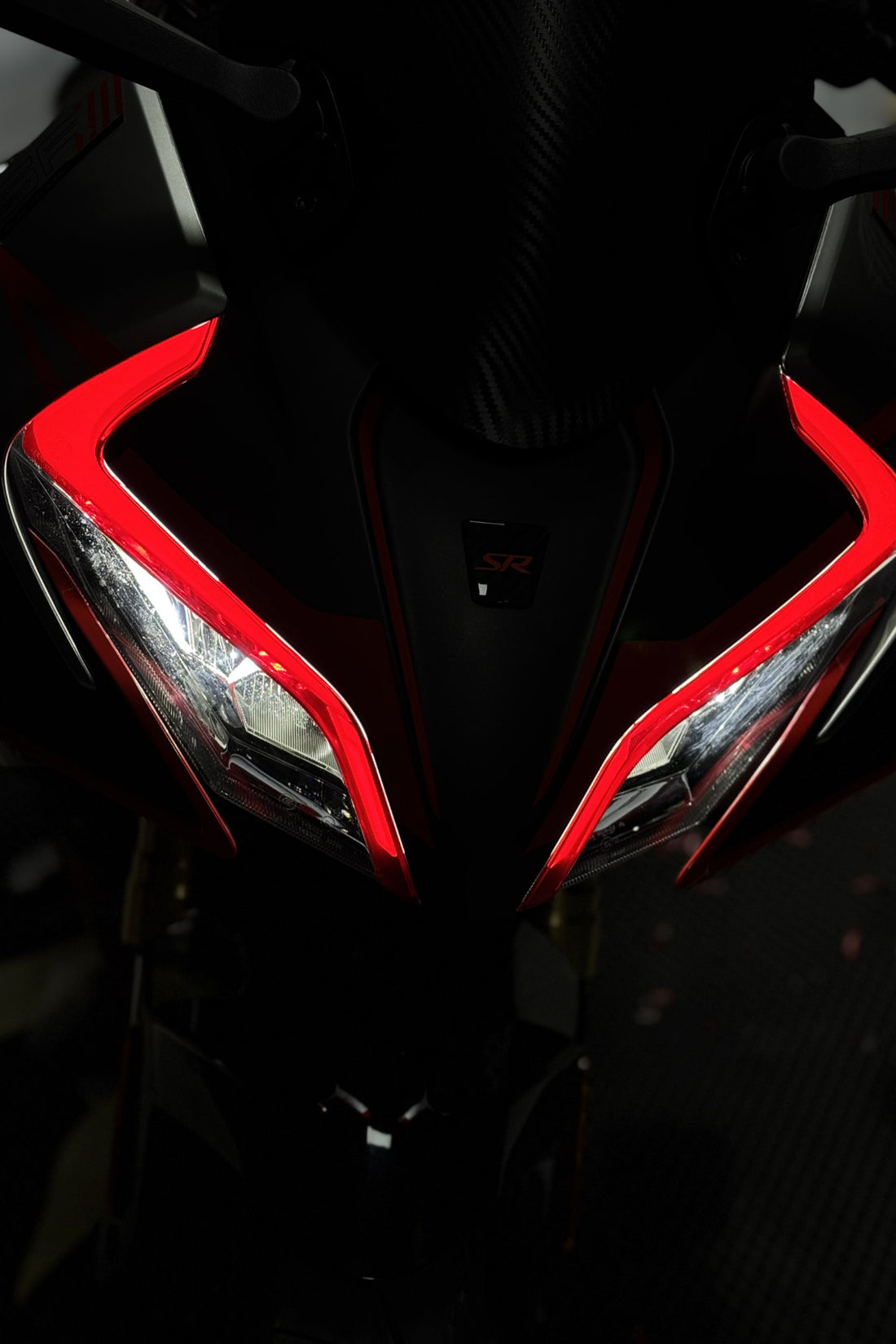 CFMOTO 450SR için Gündüz Ledi Kırmızı Far Tasarım Folyo Sticker