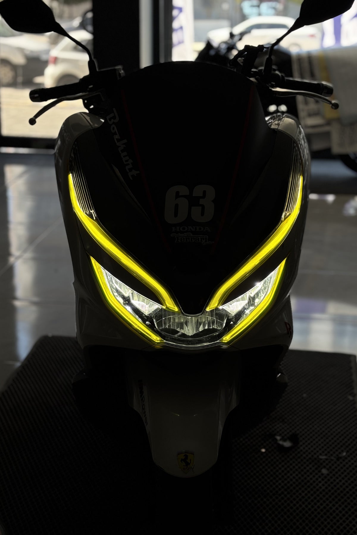 Honda PCX (2018-2020) için Far Tasarım Folyosu Sticker