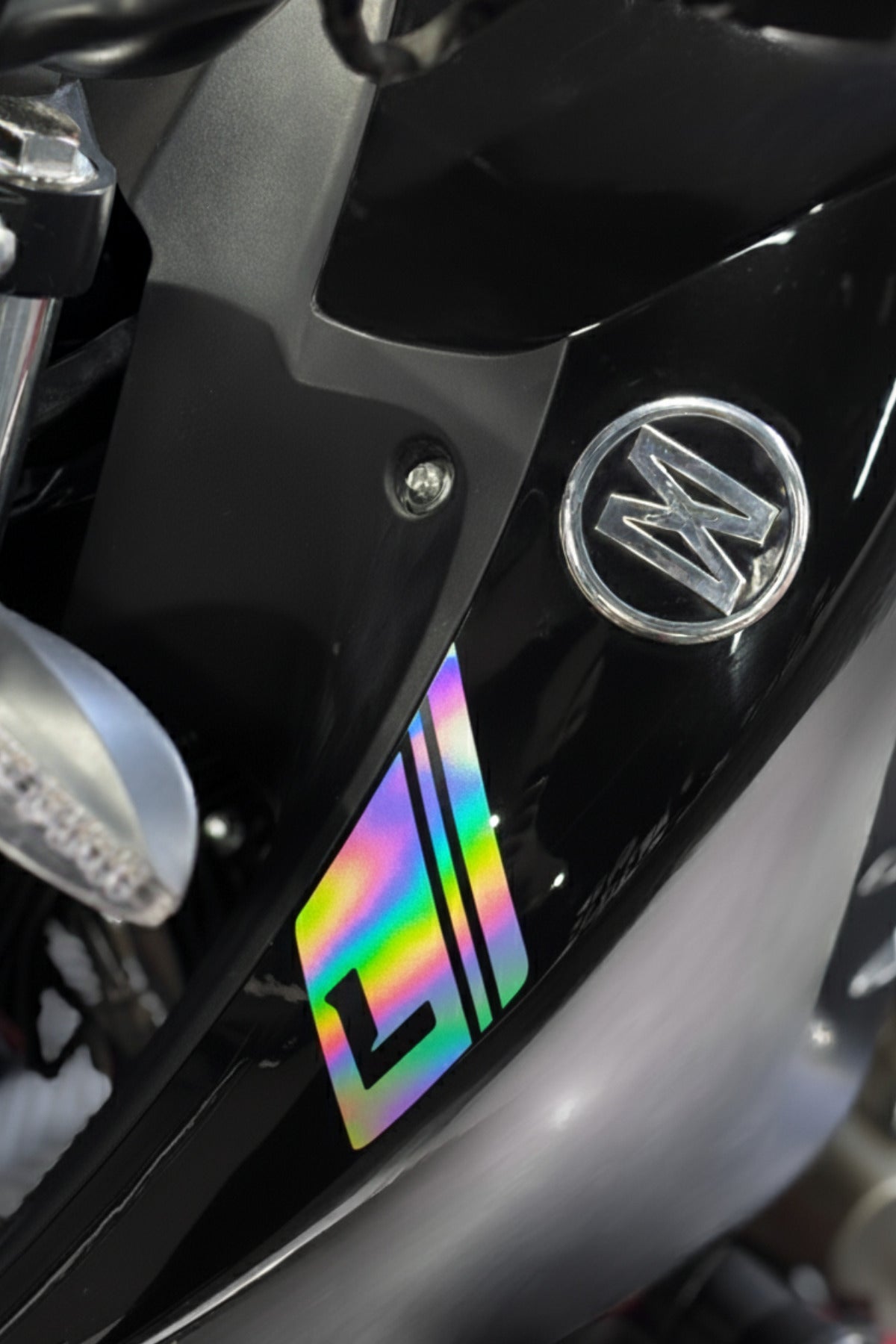 Mondial Drift-L için Logo Önü L Harfli Detay Sticker (Sağ ve Sol)