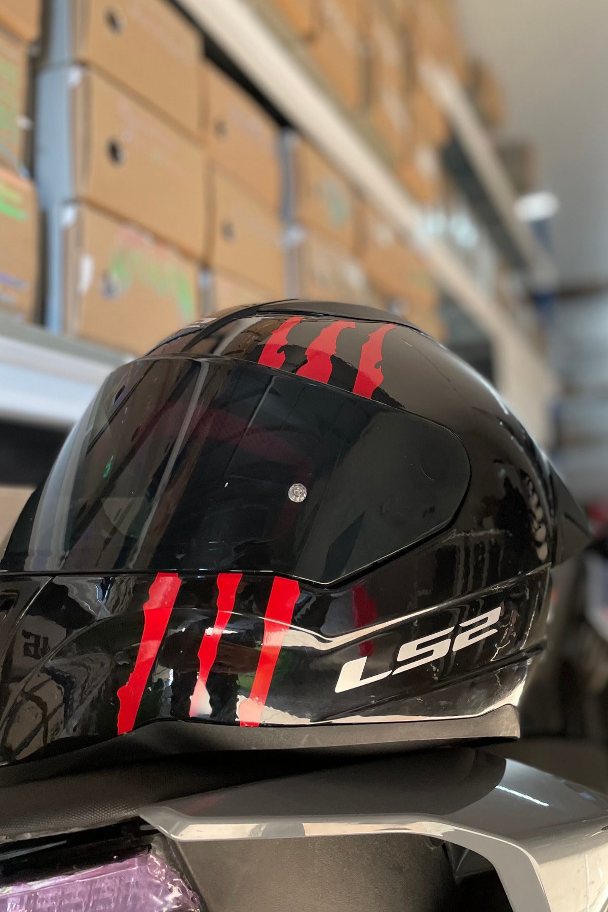 Kask için Dekoratif Kırmızı Pençe İzi Sticker Etiket 18CMx6CM (1 Adet)