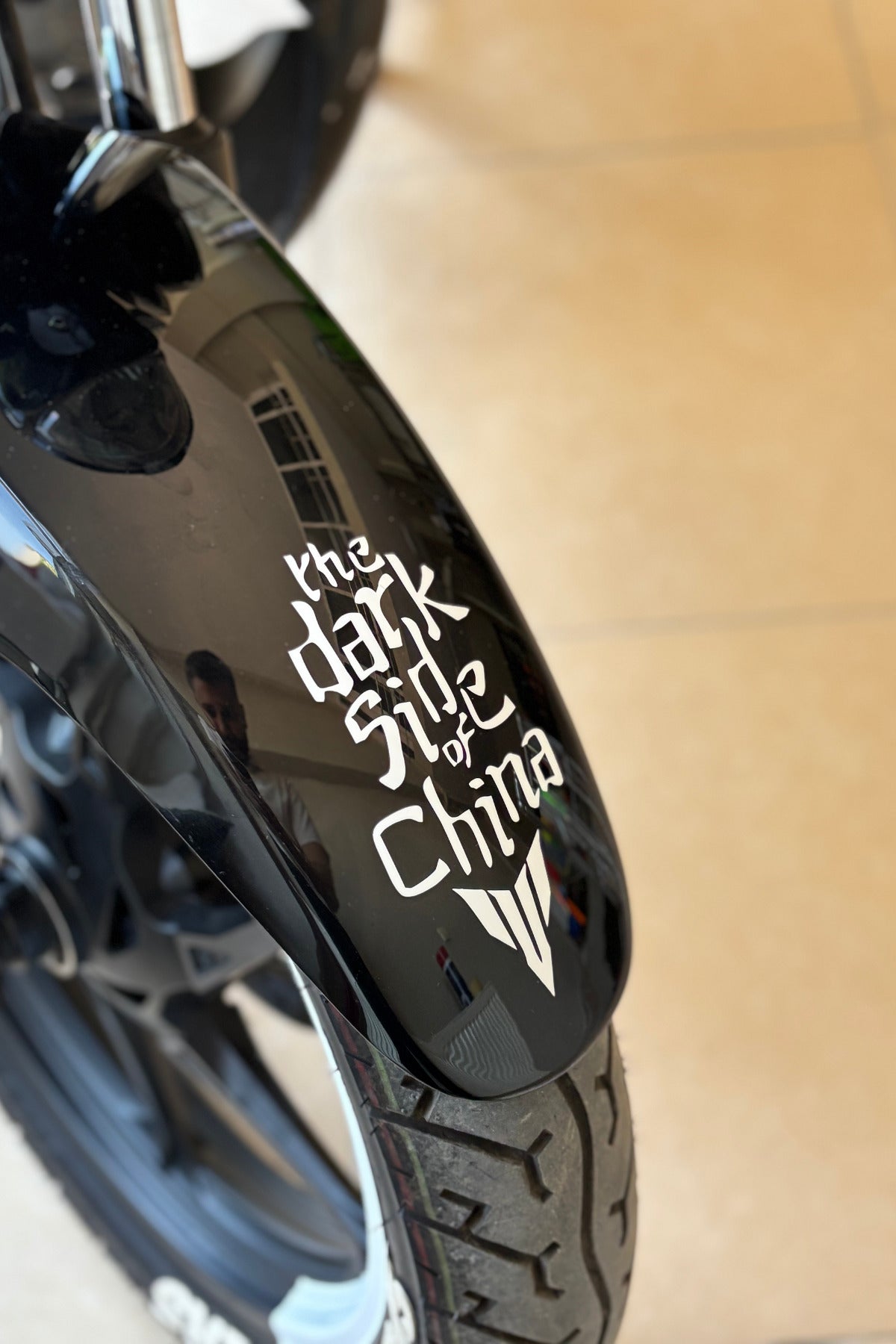Motor ve Kask için Çin Motor Grupları için Beyaz Renk Dark Side of China Sticker(15CMx8CM)