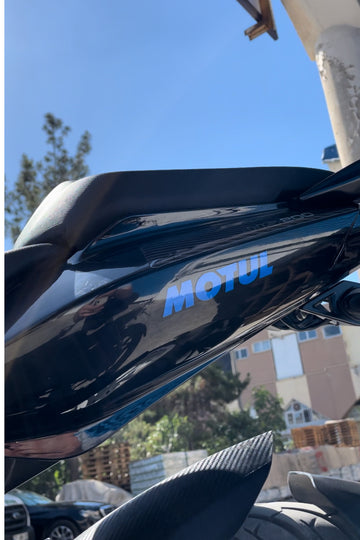 Araba-Motor-Kask için Gece Parlayan Reflektörlü Mavi Motul Etiket Sticker 12CM (1 Adet)