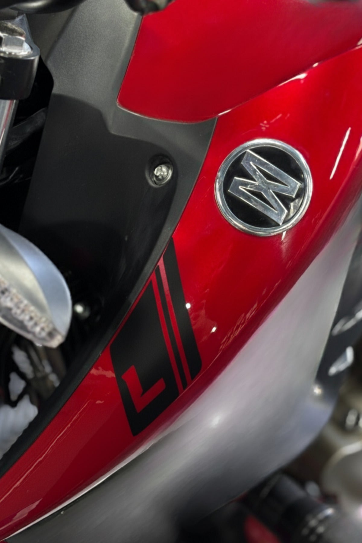 Mondial Drift-L için Logo Önü L Harfli Detay Sticker (Sağ ve Sol)
