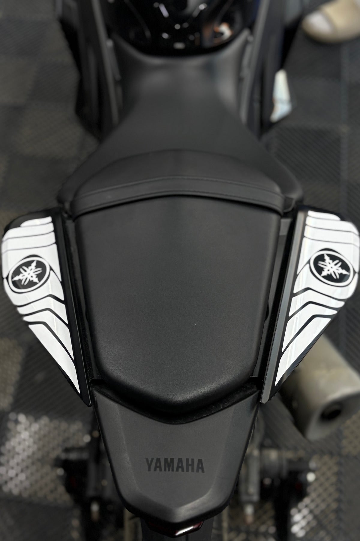 Yamaha R25 2025 Model için Arka Kuyruk için Sticker Seti (Sağ ve Sol)