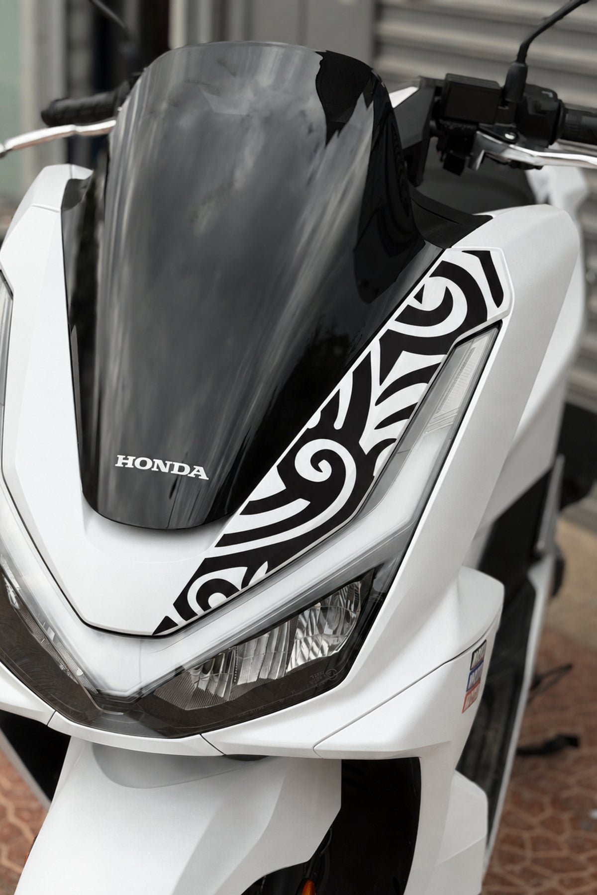 Honda PCX Deluxe 2025-2026 Yeni Kasa için Dövme Tribal Desen Sticker Etiket (1 Adet)