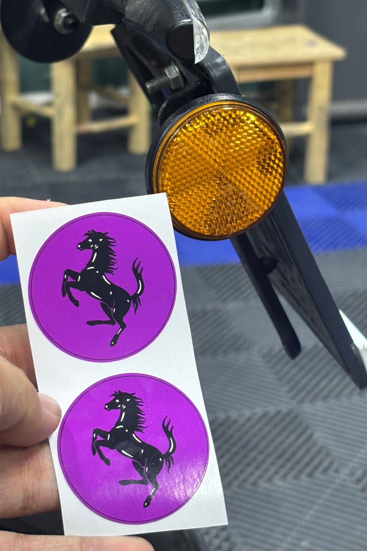 Motosiklet Kedigözü için Yuvarlak 5CMx5CM At Sticker Seti (2 Adet)