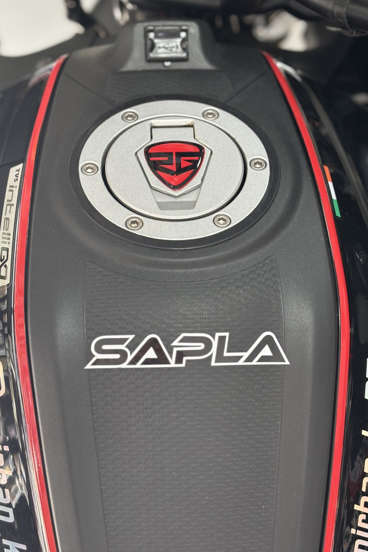 Motor ve Kask için Sapla Sticker Etiket (12CM)